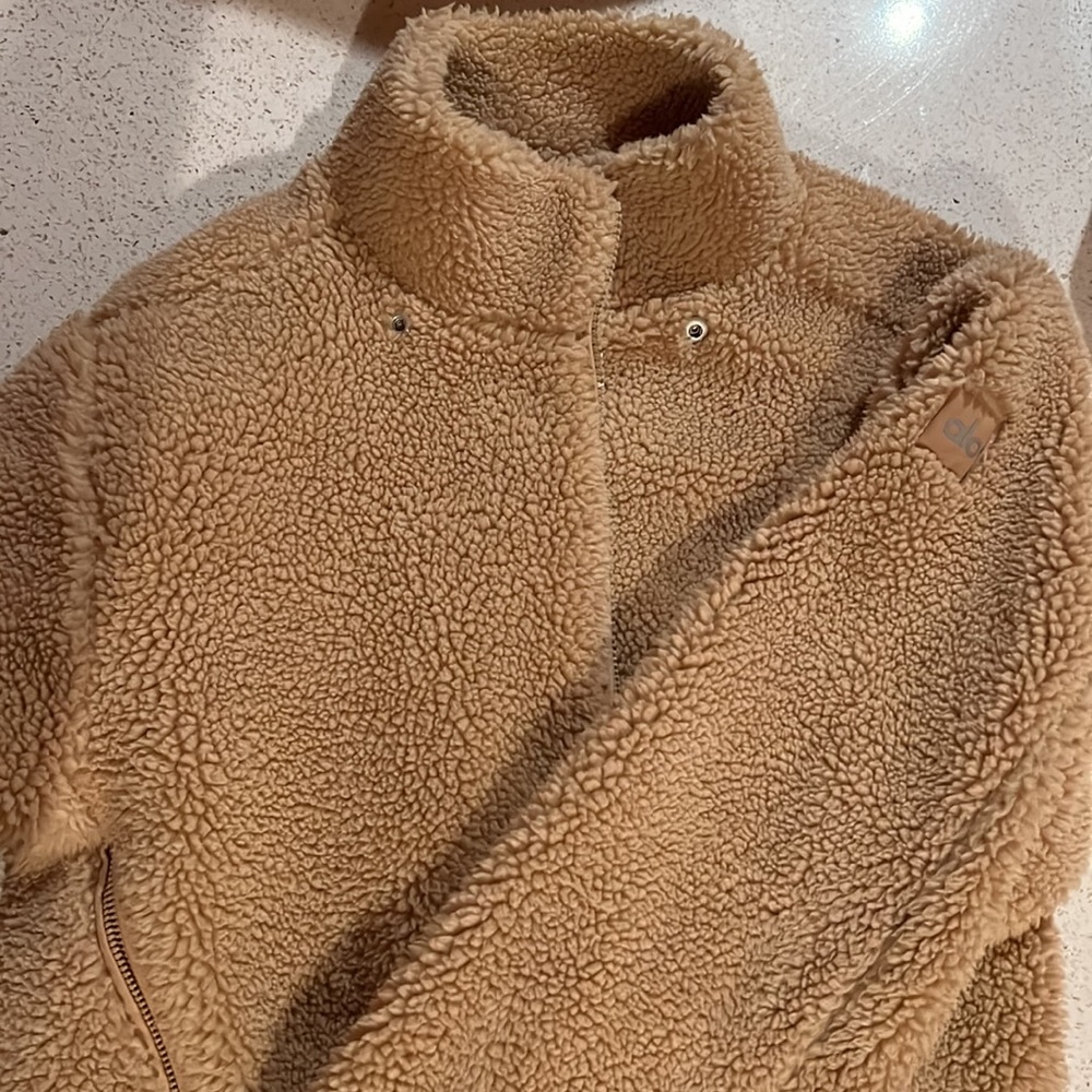Alo yoga Sherpa bomber jacket